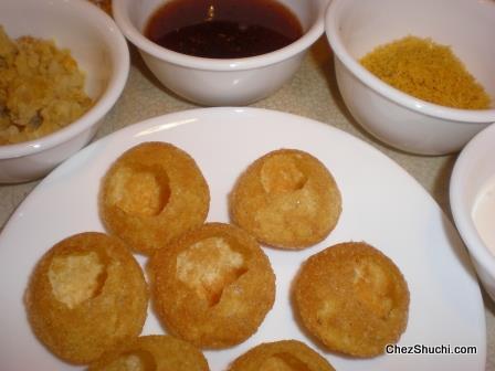 top layer ctushed golgappe