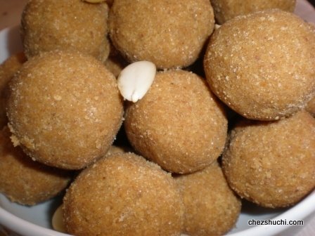 besan ke ladoo