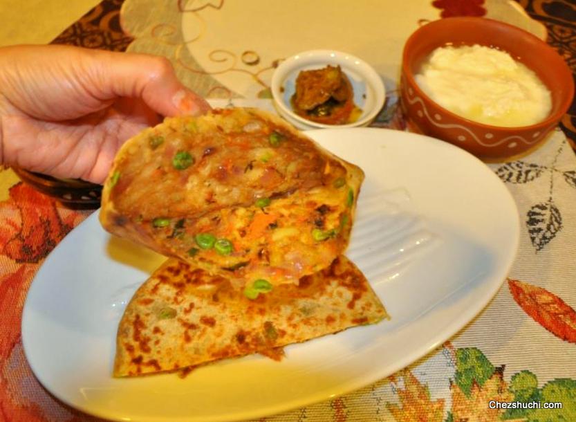 aloo-gajar-aur-matar-ka-paratha