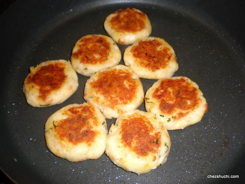 Potato patties for ragda