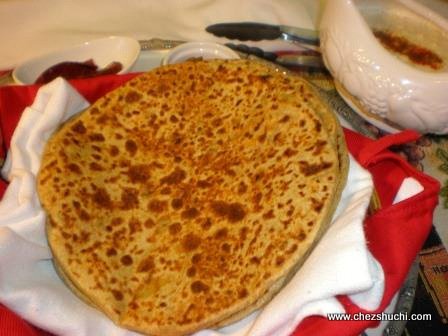 aloo pyaj paneer paratha