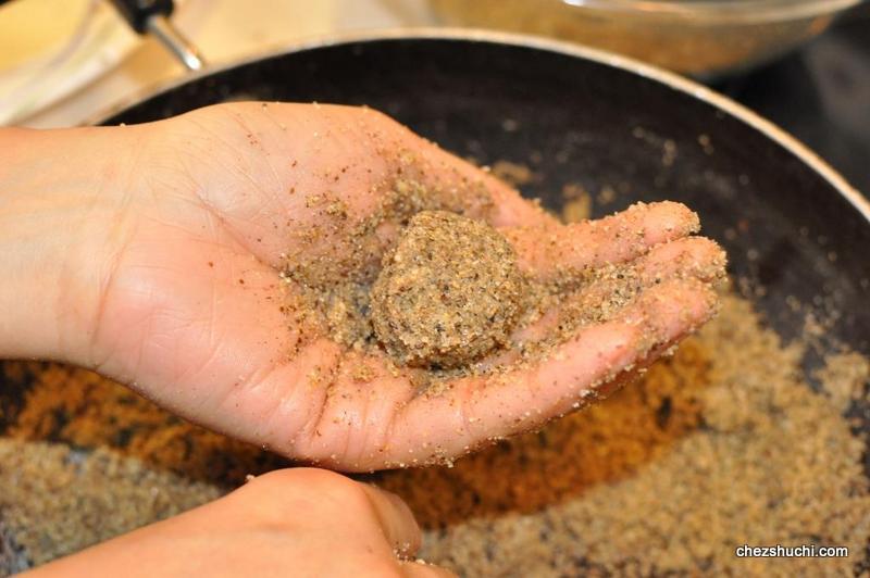 flaxseed laddoo making