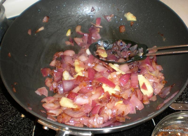 onion frying for malai kofte 
