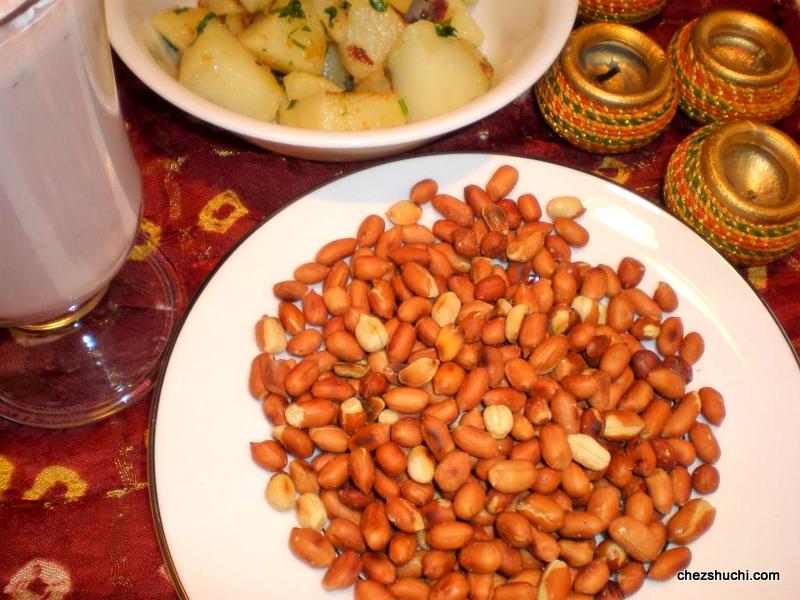 Roasted Peanuts भ न ह ई म गफल